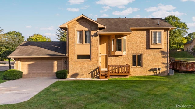 35375 Blue Spruce Drive, Farmington Hills city