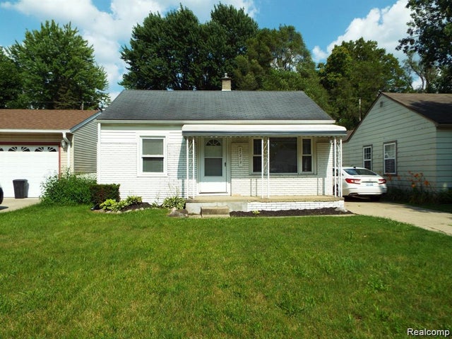 21212 Rensselaer Street, Farmington city
