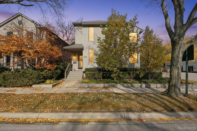 208 W Brown Street, Birmingham city