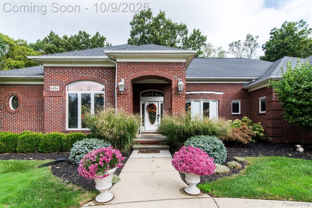 8454 Grays Drive, Grosse Ile township