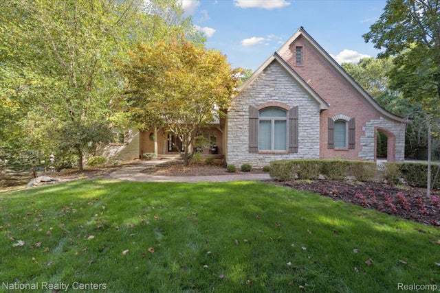 1569 Gleneagles, Highland charter township