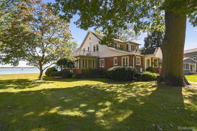 29863 E River Road, Grosse Ile township