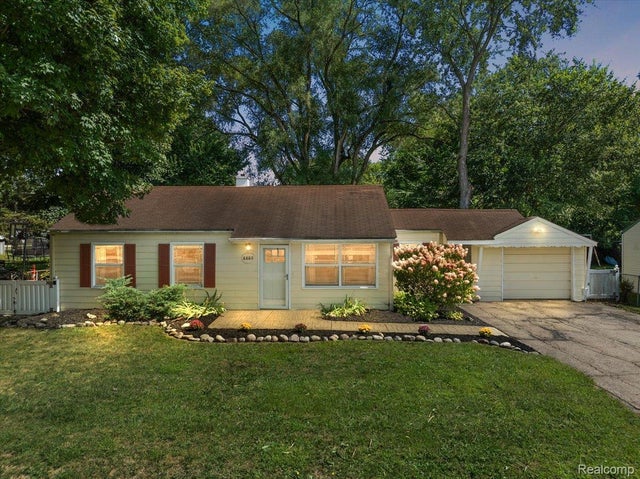 8880 Elmhurst Avenue, Plymouth city