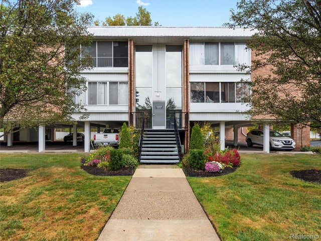 32050 Grand River Avenue 58, Farmington city