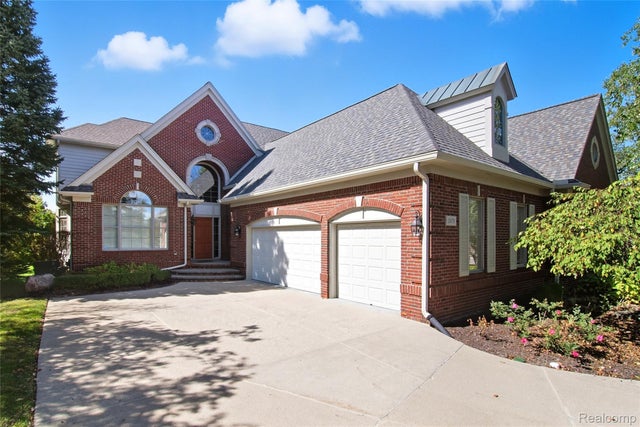 2879 Hastings Court, Oakland charter township