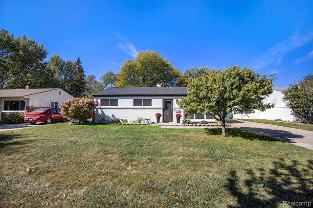 325 Lyons Drive, Troy city