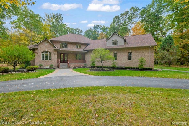 3620 33 Mile Road, Bruce township