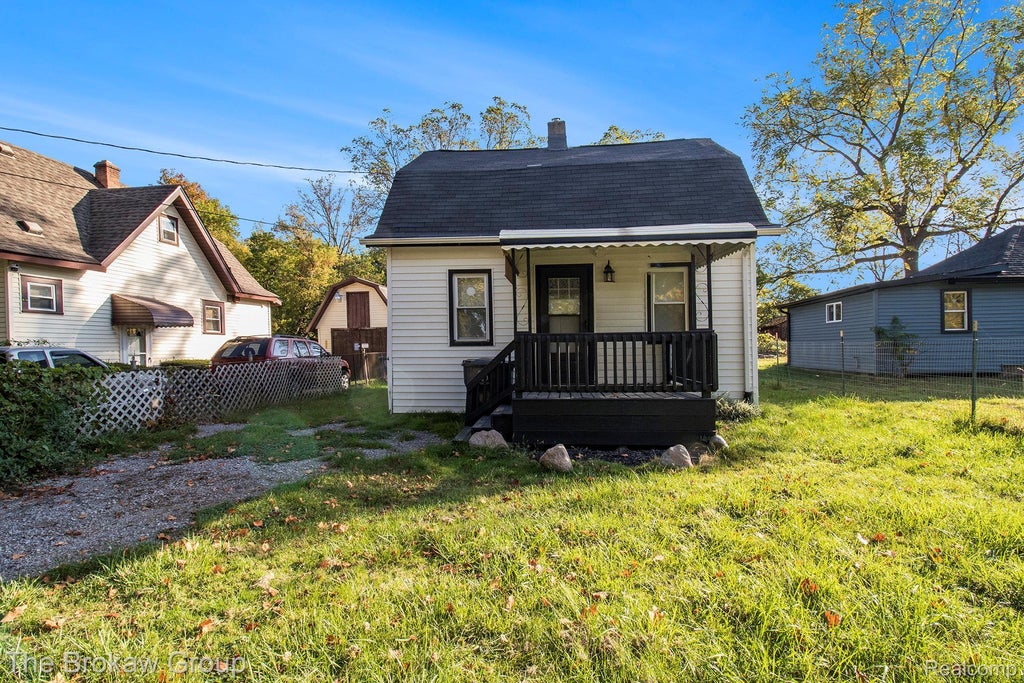 2021 Brooks Street, Flint city