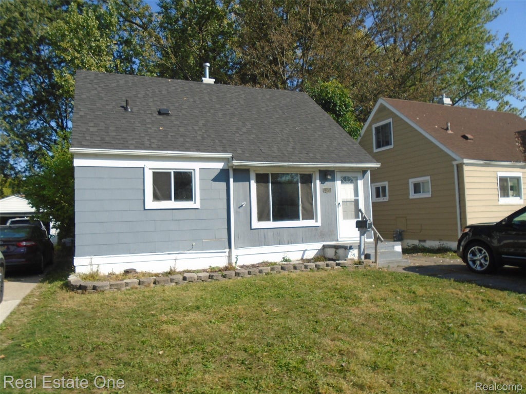 24652 Lauren Avenue, Warren city