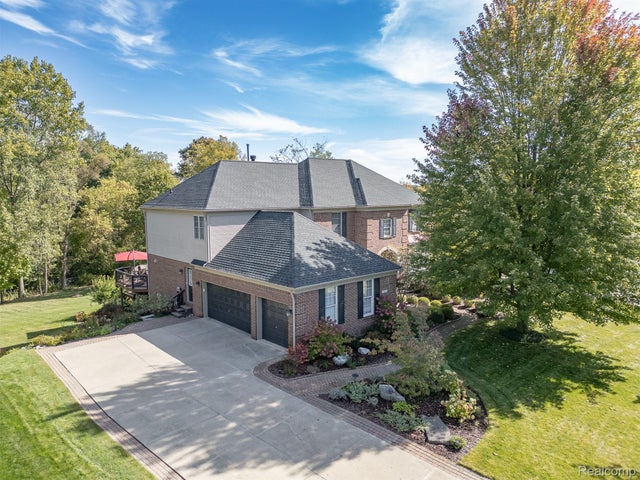 568 Berridge Circle, Lake Orion village