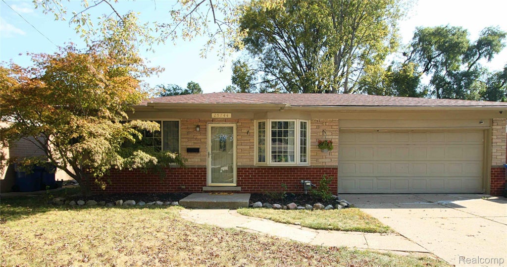 25744 Masch Avenue, Warren city