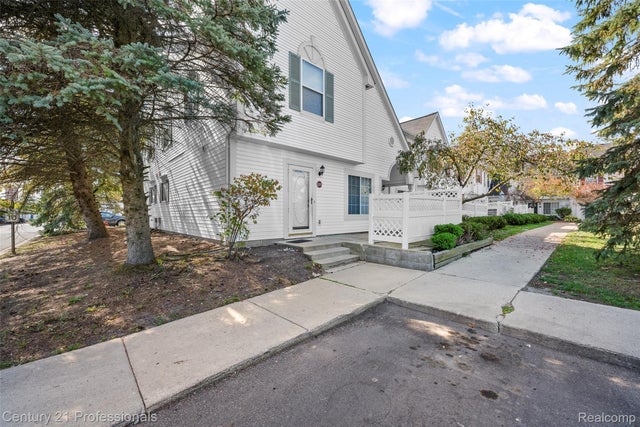 22271 Atlantic Pointe, Farmington Hills city