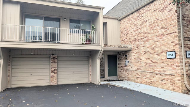 3925 Lone Pine Road 300, West Bloomfield charter township