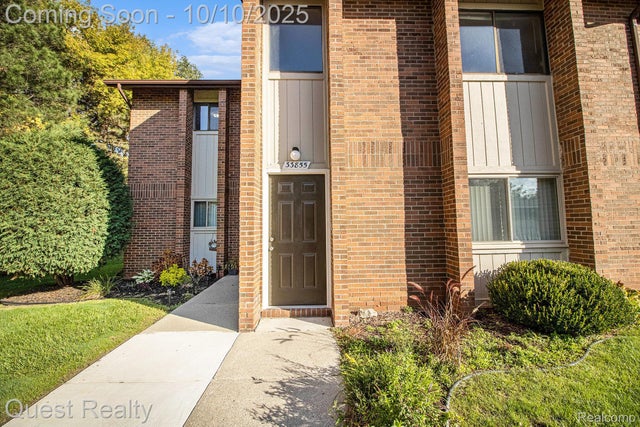 33855 Pondview Circle, Livonia city