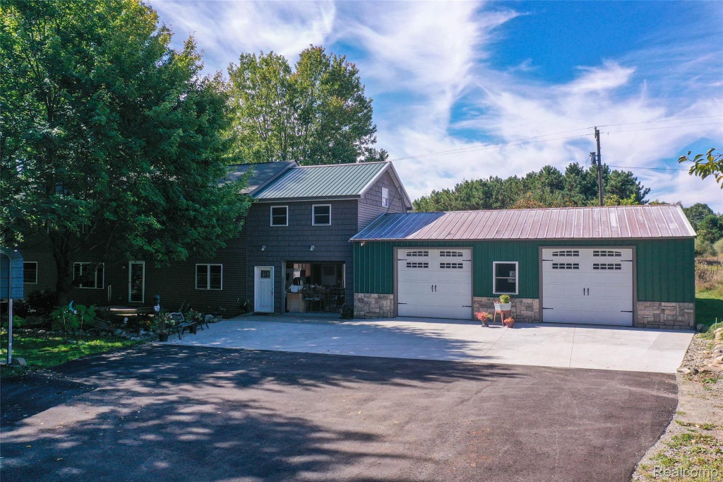 9631 Byron Road, Cohoctah township