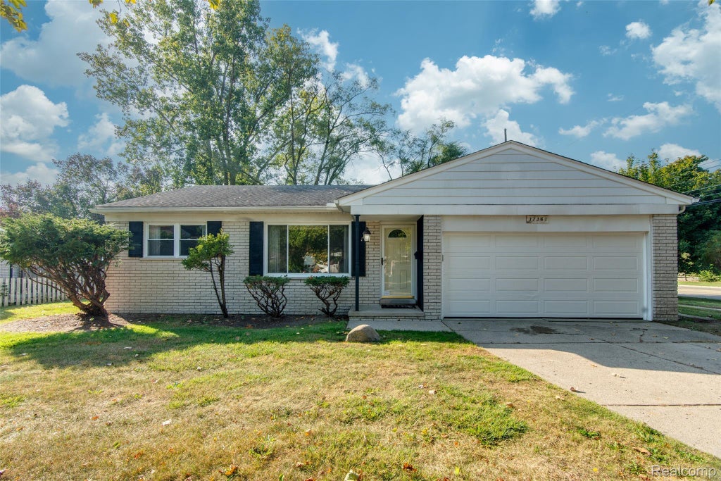 37361 Bristol Street, Livonia city