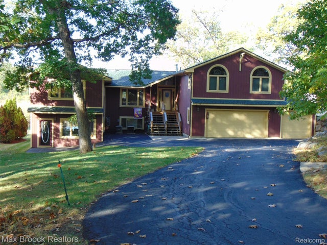2745 Lari Court, West Bloomfield charter township