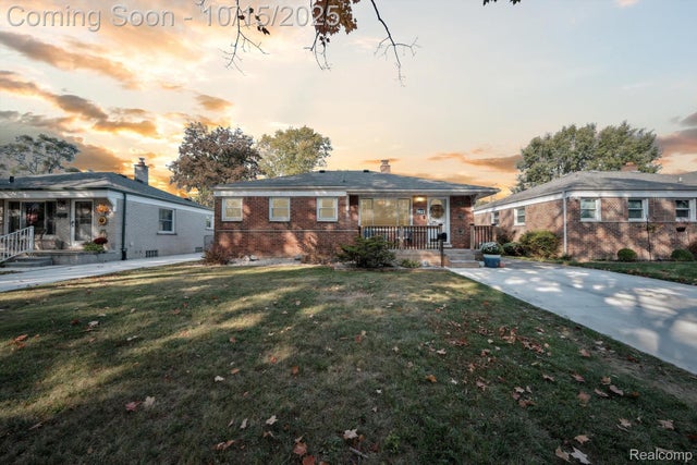 9931 E Clements Circle, Livonia city