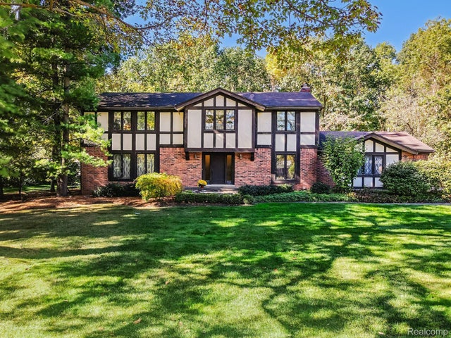 5962 Oakland Valley Drive, Oakland charter township