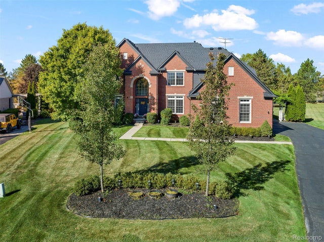 4476 Woodcliff Court, Oakland charter township