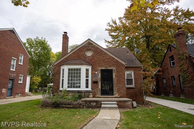 18940 Berden Street, Grosse Pointe city