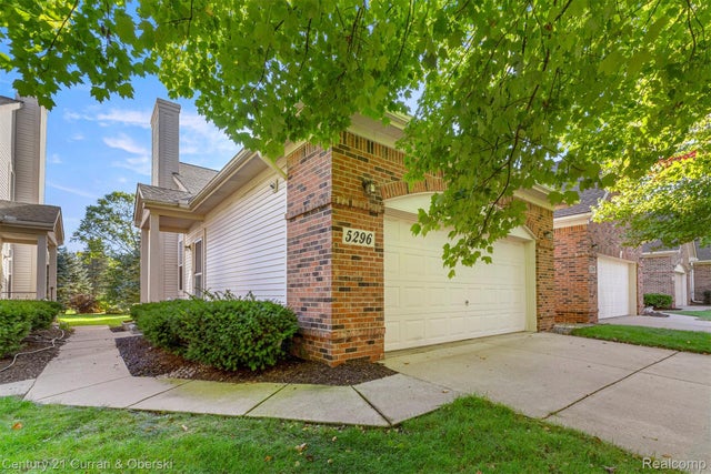 5296 S River Drive S, Commerce charter township