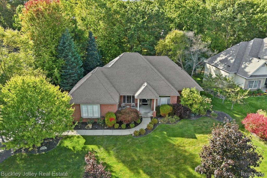 9430 Sheltering Oaks Drive, Brighton city