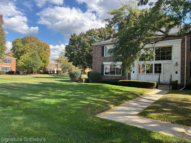 689 E Fox Hills Drive 65, Bloomfield Hills city