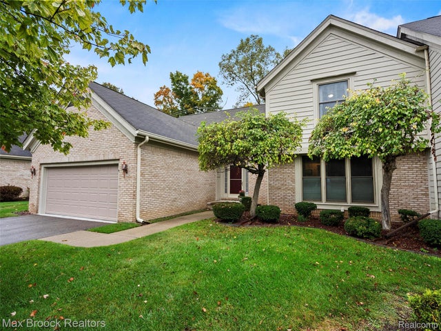 35518 Woodfield Drive, Farmington Hills city
