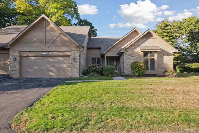 29620 Nova Woods Drive, Farmington city