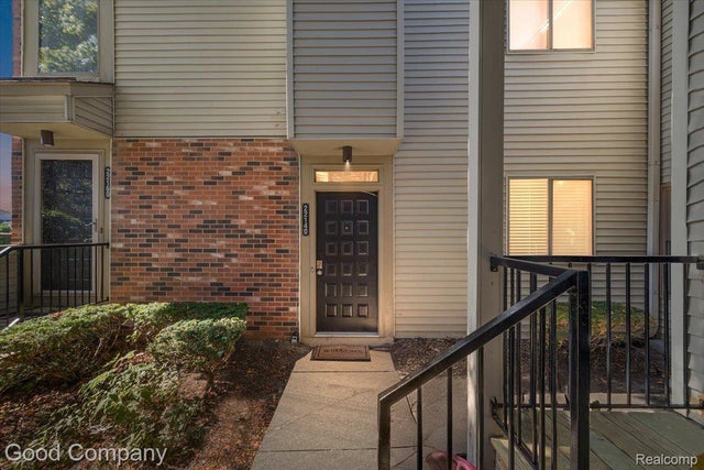 22140 Indian Creek Drive, Farmington Hills city