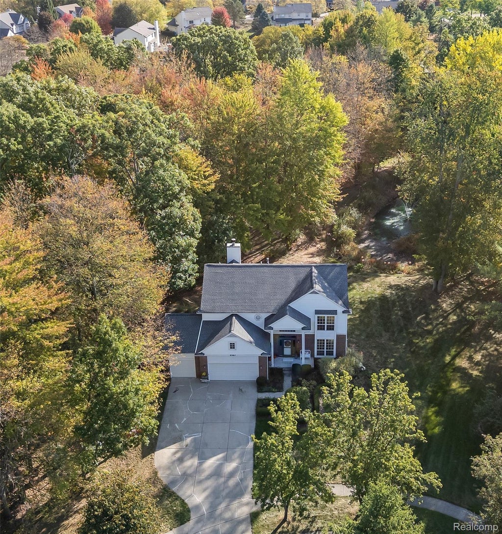 2360 Glenwood Court, Commerce charter township