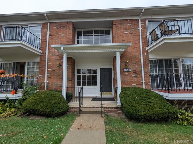 454 N Fox Hills Drive A-8, Bloomfield charter township