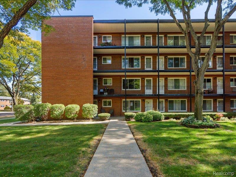 2915 W 13 Mile Road 101, Royal Oak city