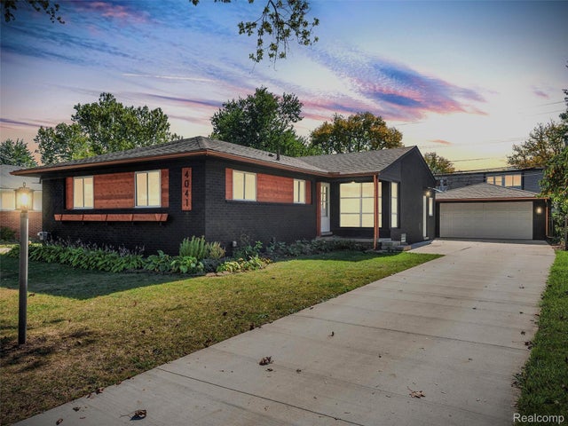 4041 Yorba Linda Boulevard, Royal Oak city