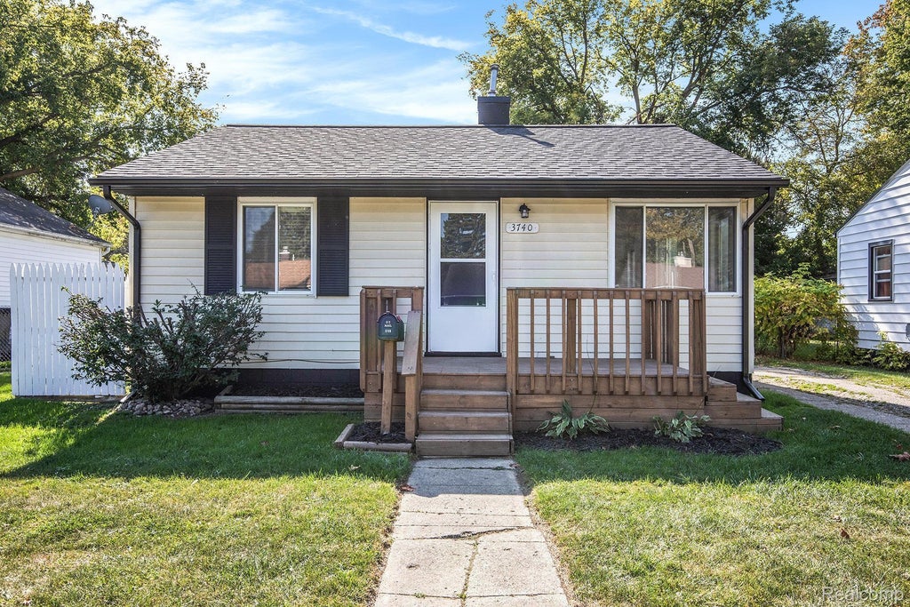 3740 Ivanhoe Avenue, Flint city