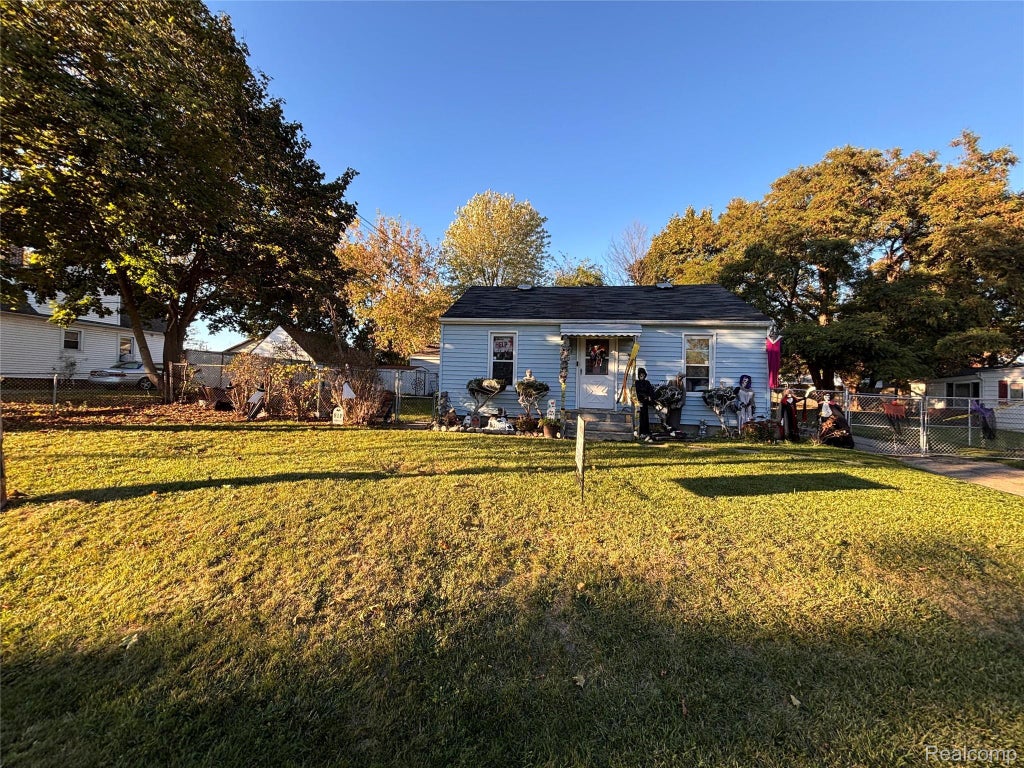 1325 Norton Street, Burton city