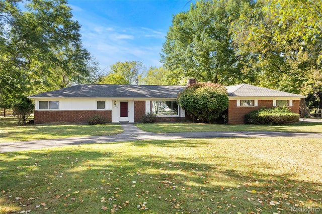 7250 Ten Hill Road, West Bloomfield charter township