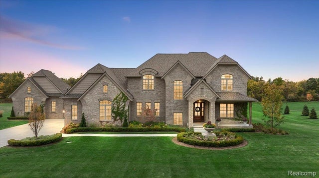 62477 Rosina Court, Ray township