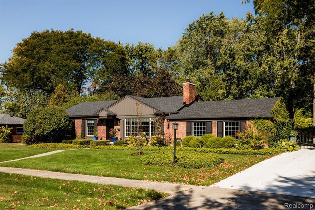 16946 Reedmere Avenue, Beverly Hills village