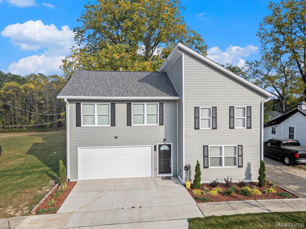 105 S Comstock Street, Corunna city