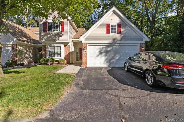 6541 Pembrook Drive, Westland city