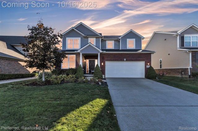 28430 Oakmonte Circle E, Lyon charter township