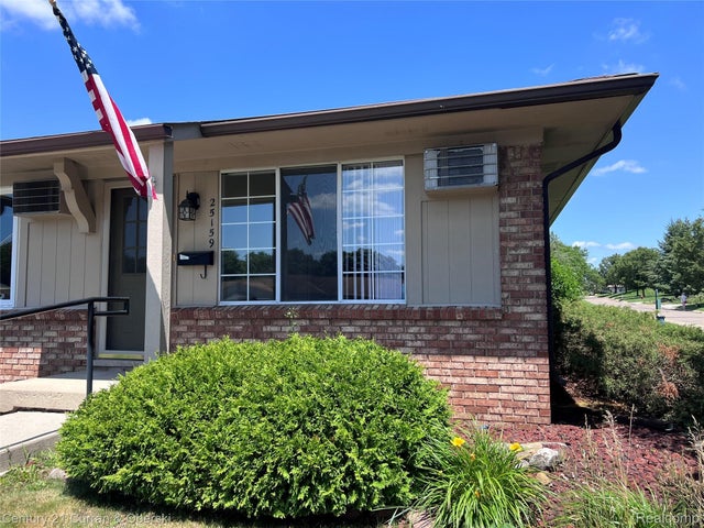 25159 Franklin Terrace 8, South Lyon city