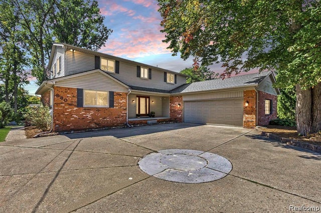 880 Artdale Drive, White Lake charter township