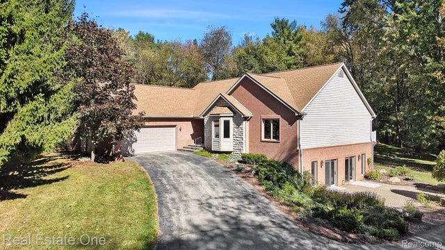 5690 White Lake Road, Independence charter township