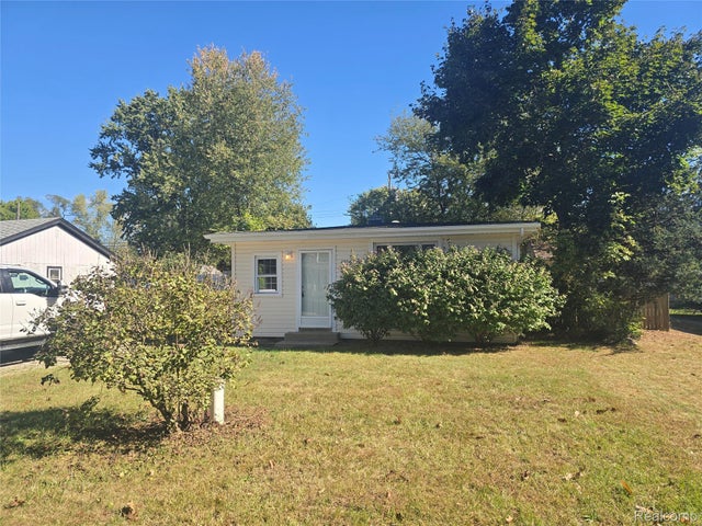 3054 Brisbane Street, Commerce charter township