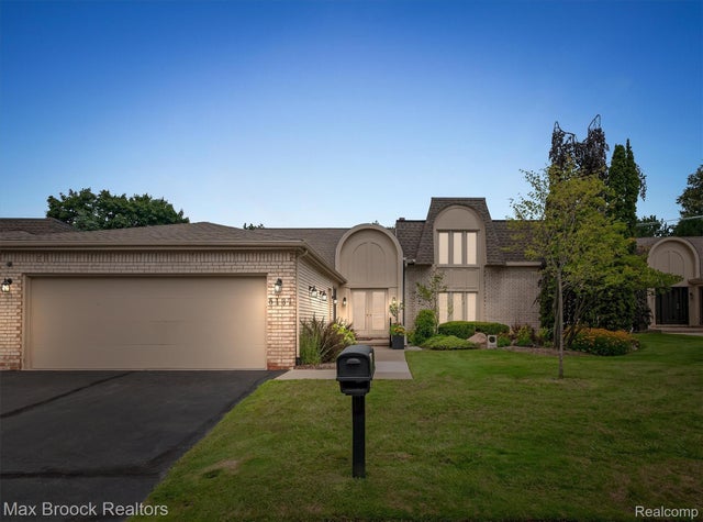 5137 Woodlands Drive 24, Bloomfield charter township