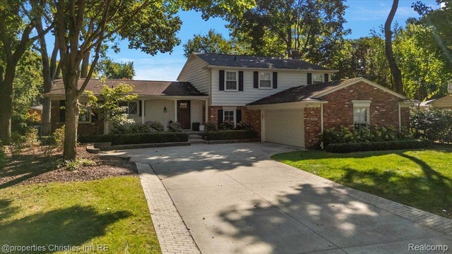 31462 Waltham Road, Beverly Hills village