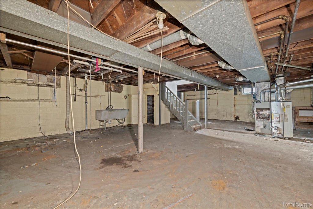 8144 Westminster Avenue, Warren city